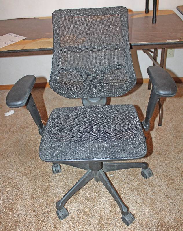 lot 9238 image: Office Chair - Mesh Back and Bottom - Pneumatic Chair