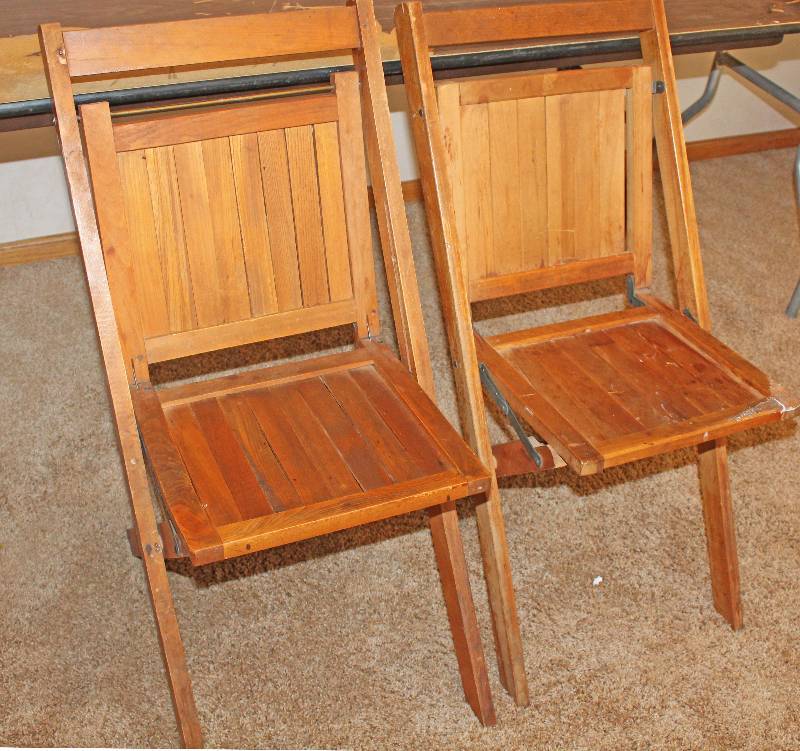 lot 9260 image: 2 Wooden Folding Chairs - Vintage