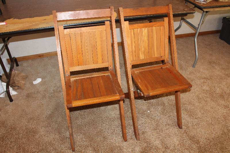 lot 9261 image: 2 Wooden Folding Chairs - Vintage