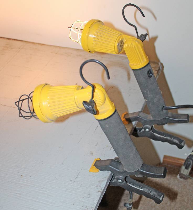 lot 9263 image: Lot of 2 Work Lights - Hang or Clip on - Both Work