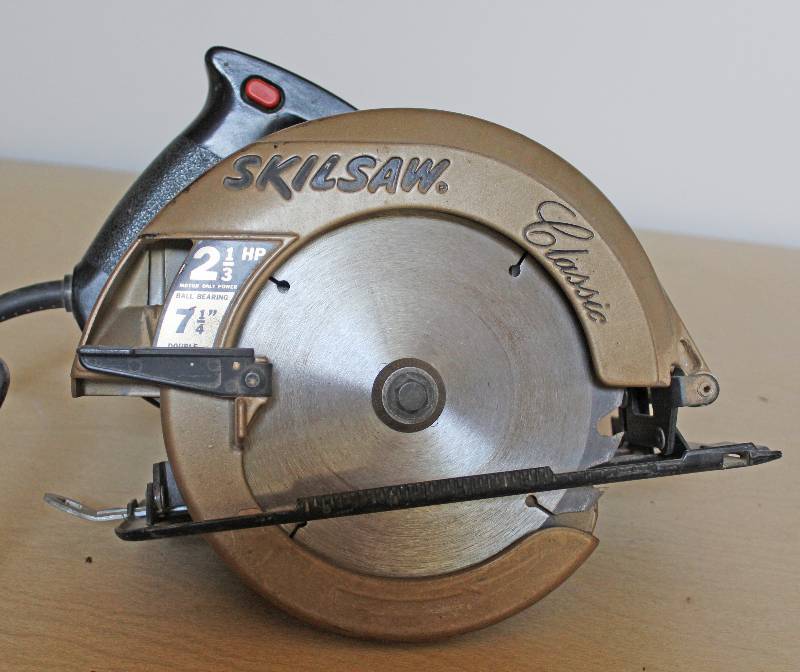 lot 9266 image: Skilsaw - 2 13 Horsepower Circular Saw