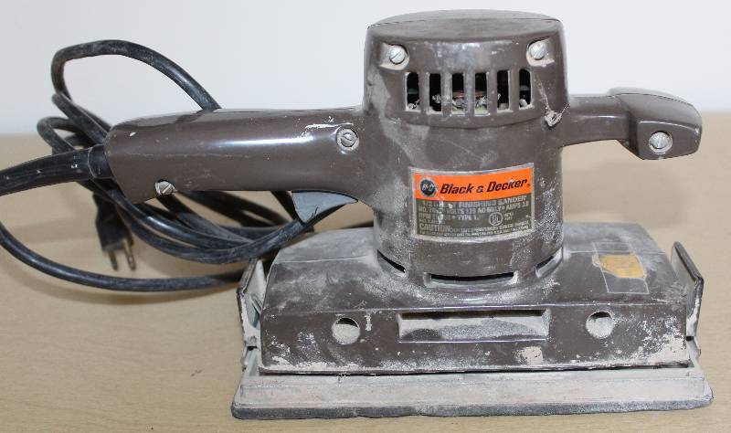 lot 9268 image: Black and Decker Half Sheet Finishing Sander