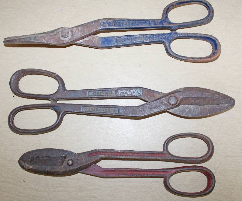lot 9272 image: Lot of 3 Tin Snips - See Photos