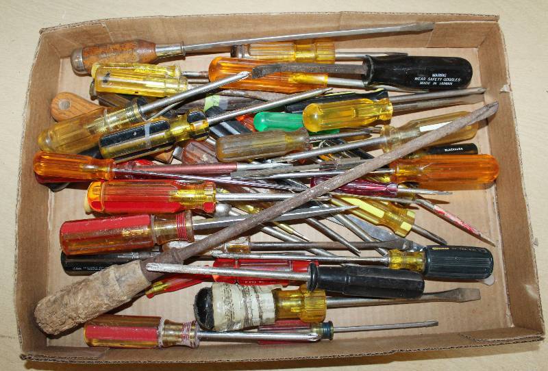 lot 9275 image: Lot of Approximately 50 Assorted Screwdrivers