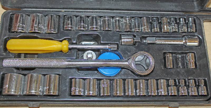 lot 9279 image: 14 and 38 Socket Set - SAE and Metric Sockets