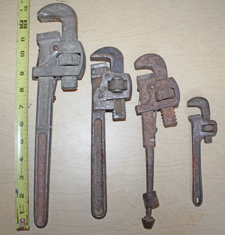 lot 9280 image: Lot of 4 Pipe Wrenches