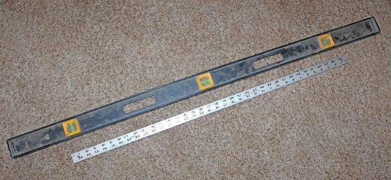 lot 9286 image: 4 Aluminum Level - 3 Aluminum Yard Stick