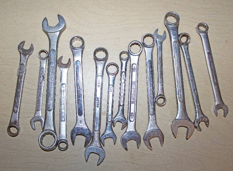 lot 9296 image: Lot of Assorted Combination End Wrenches