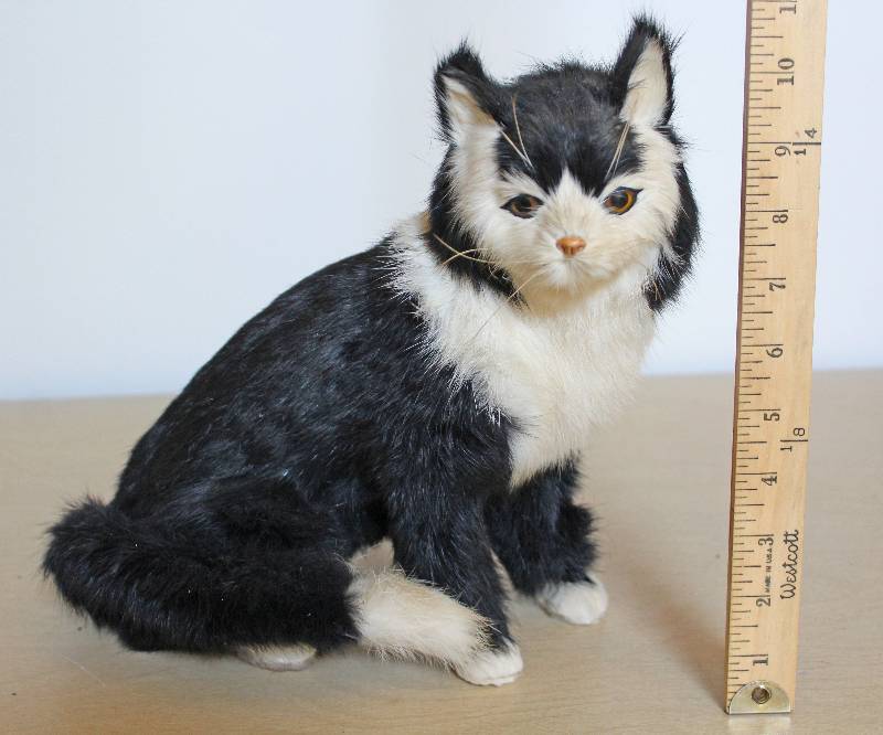 lot 9309 image: Decor Cat - Made From Rabbit Fur