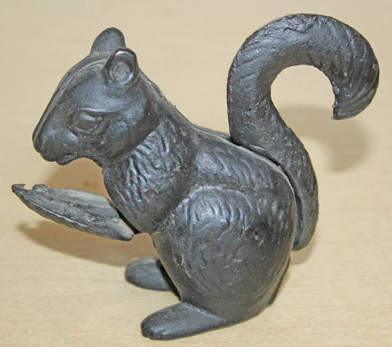 lot 9313 image: Cast Iron Squirrel Nut Cracker