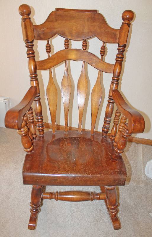 lot 9320 image: Boston Rocker with Cushion