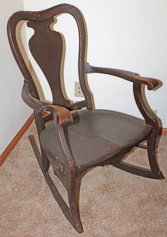 lot 9327 image: Nice Solid Wood Rocker