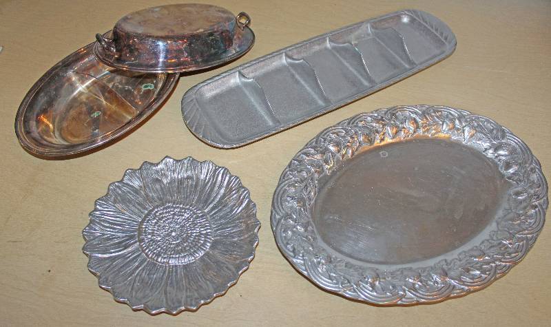 lot 9330 image: Lot of 4 Nice Heavy Serving Pieces
