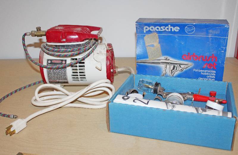 lot 9341A image: Air Compressor and Air Brush
