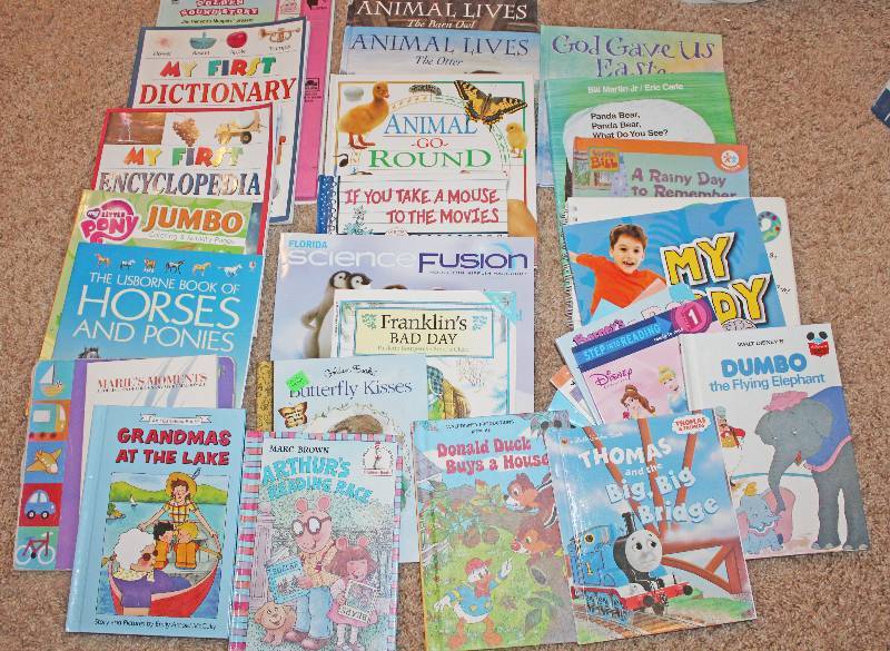 lot 9342 image: Lot of Assorted Kids Books