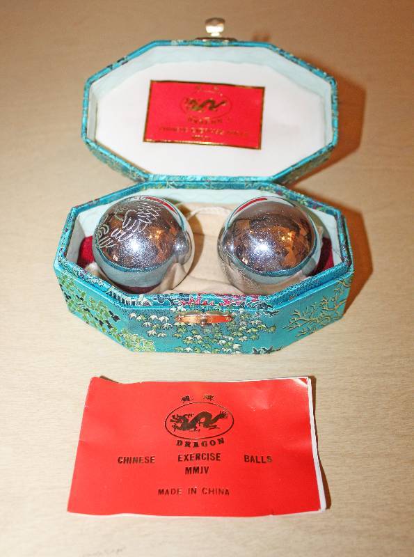 lot 9371 image: Chinese Exercise Balls - Soothing Chiming Tone when Used