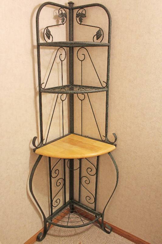 lot 9372 image: Corner Shelf