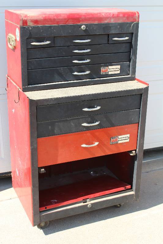lot 9375 image: 2 Piece Tool Chest on Cabinet - Cabinet is on Casters - 26 12 x 47 - key works for top chest only
