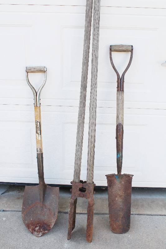 lot 9386 image: 3 Long Handle Gardening Tools - Sharp Shooter, Round Point Shovel, and Post Hole Digger