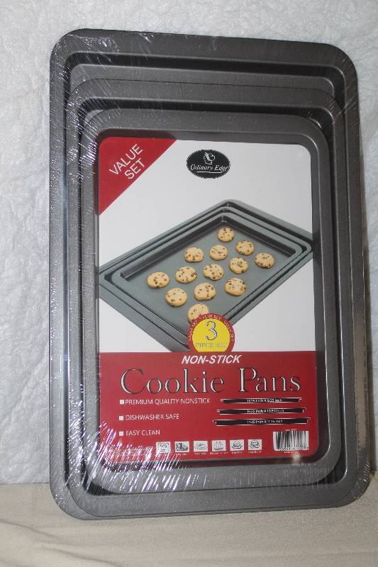 lot 9396 image: 3 Piece Set of Non-Stick Cookie Sheets