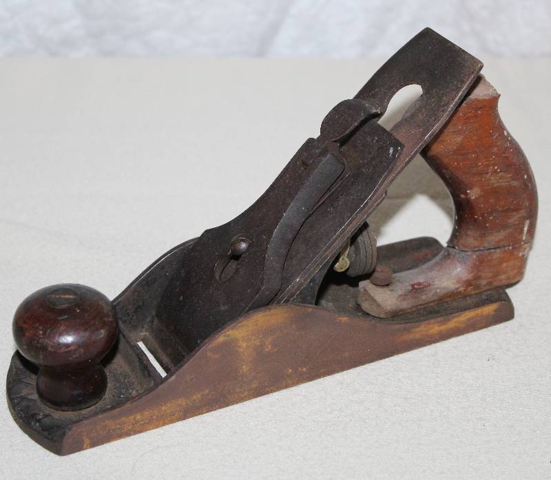 lot 9397 image: Keen Kutter - Wood Plane - Model KK4 - Some Damage