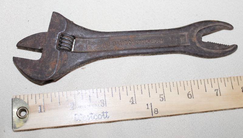 lot 9415 image: 8 Wrench - One end is Alligator Wrench, Other end is Adjustable - Bahco 31 - Made in Sweden - Volvo