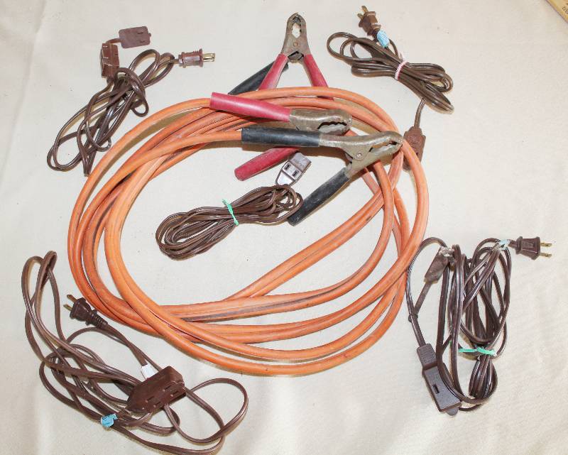 lot 9434 image: Set of Jumper Cables and 5 Extension Cords - Condition Used