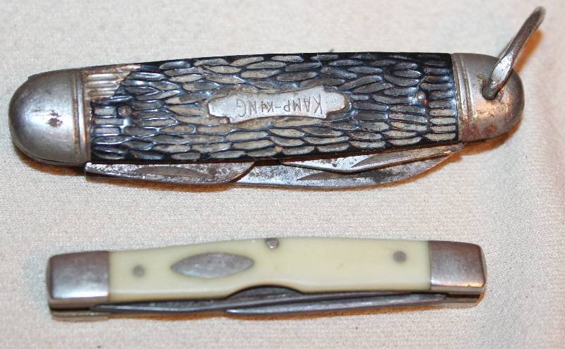 lot 9449 image: Lot of 2 Pocket Knives - Larger is Kamp King knife & Smaller is a Western Knife - WOW