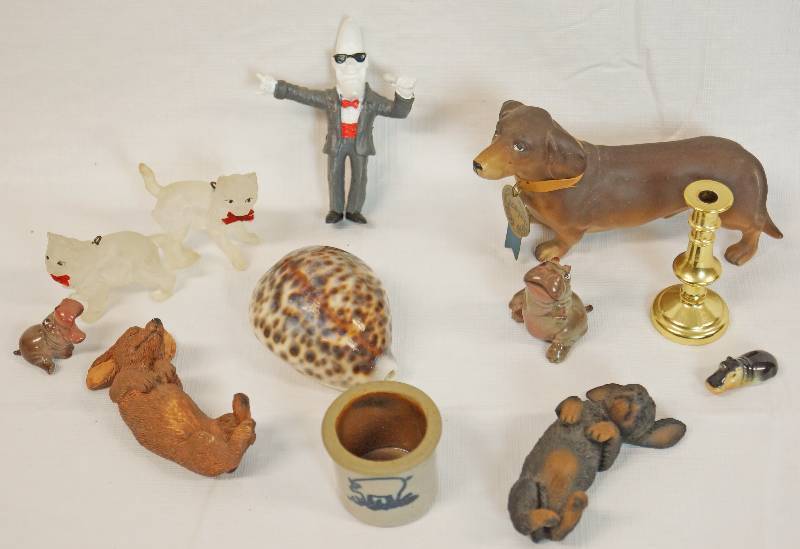 lot 3379 image: Lot of Assorted Figurines - Dogs, Hippos, and More
