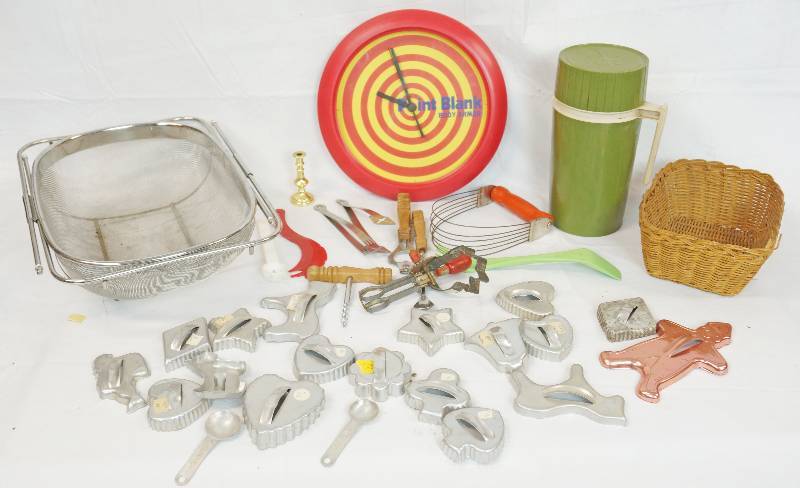 lot 3389 image: Lot of Small House Items - See Photos for Details