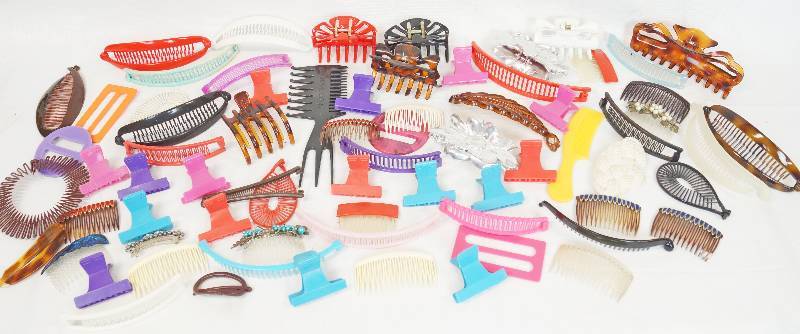 lot 3390 image: Lot of Assorted Hair Clips - Comes with Nice Wicker Basket - Neat