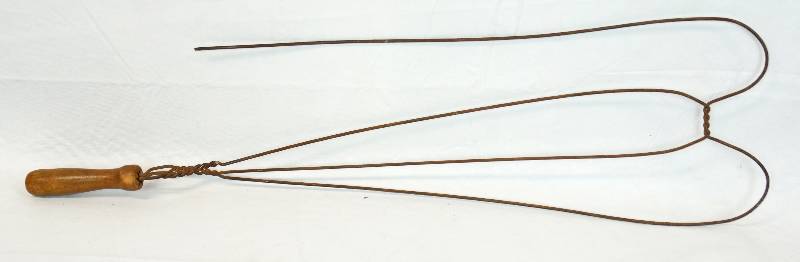 lot 1022 image: Vintage Rug Beater - Great Display Piece