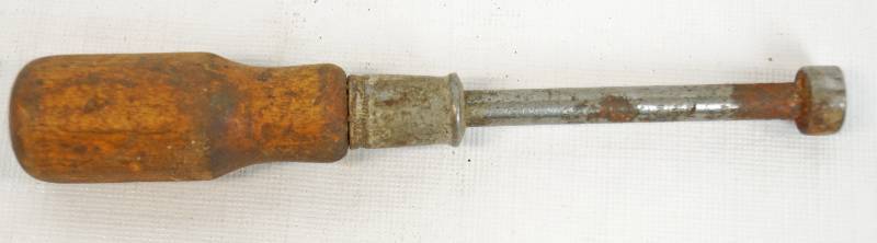 lot 1072 image: Vintage Walden - Worcester 7214 Wooden Handled Nut Driver - Specialty Automotive Tool