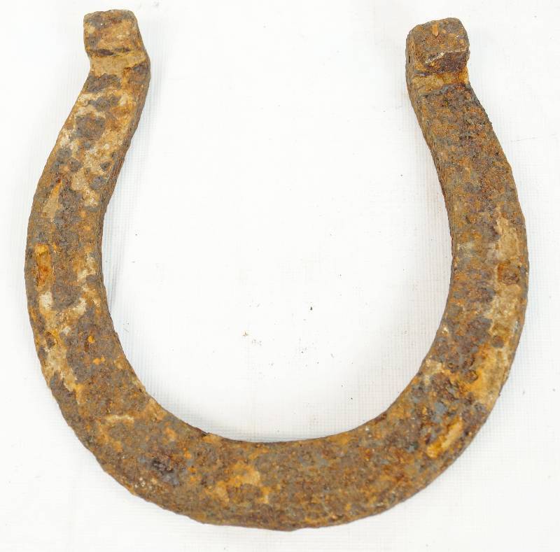 lot 1073 image: Vintage Horse Shoe - Neat