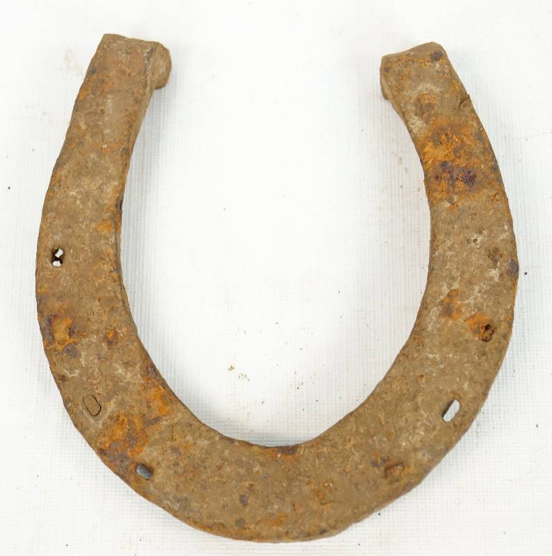 lot 1075 image: Vintage Horse Shoe - Neat