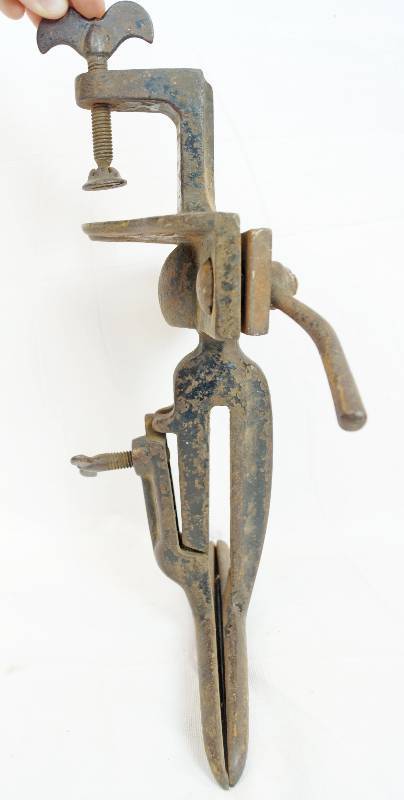 lot 1090 image: Vintage Wood Clamp