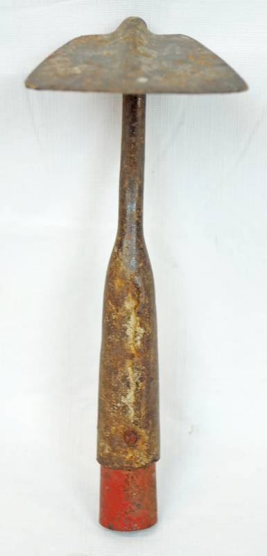 lot 1093 image: Vintage Gardening Hoe