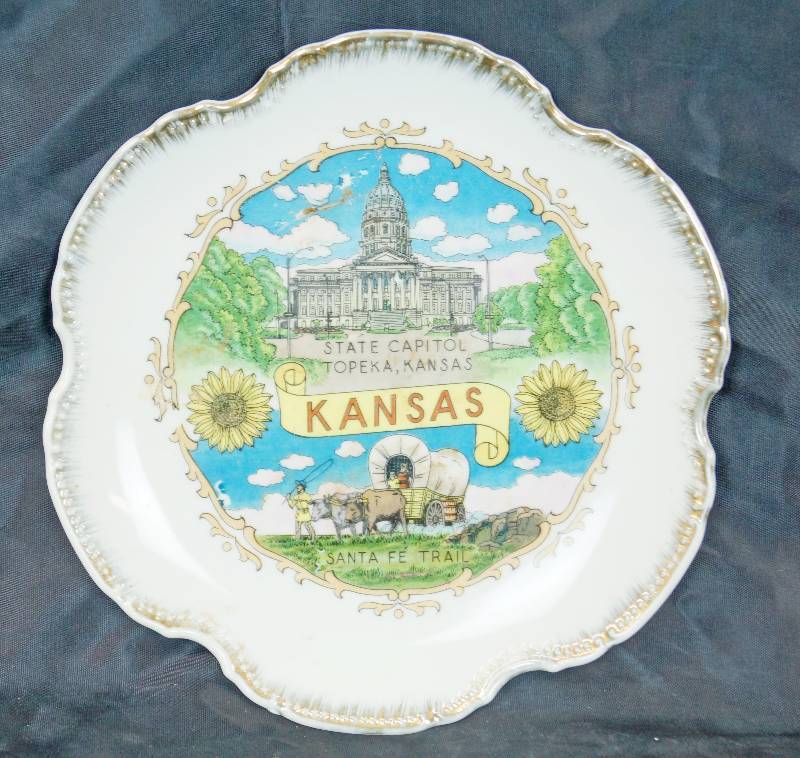 lot 1145 image: Vintage Kansas Souvenir Plate - See Photos