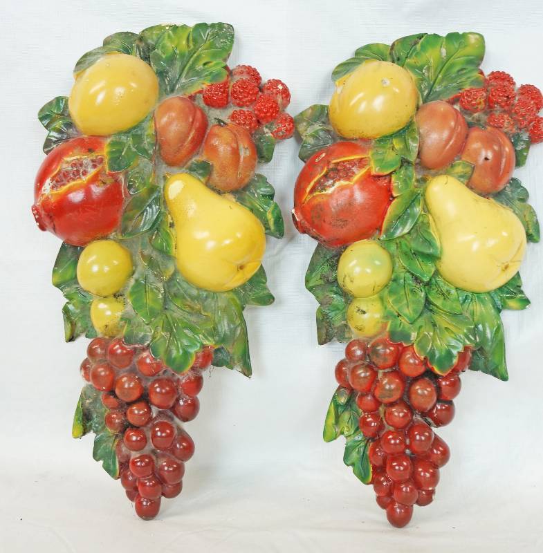 lot 1155 image: Lot of 2 Vintage Plaster Fruit Wall Hangings by Susan Inc ORIGINAL Plaster Gifts - Chicago, Ill - HTF Larger than pics look