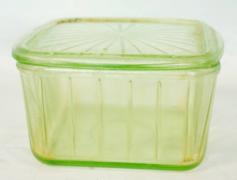 lot 1161 image: Vintage Green Glass Container with Lid - Vaseline  Uranium Glass