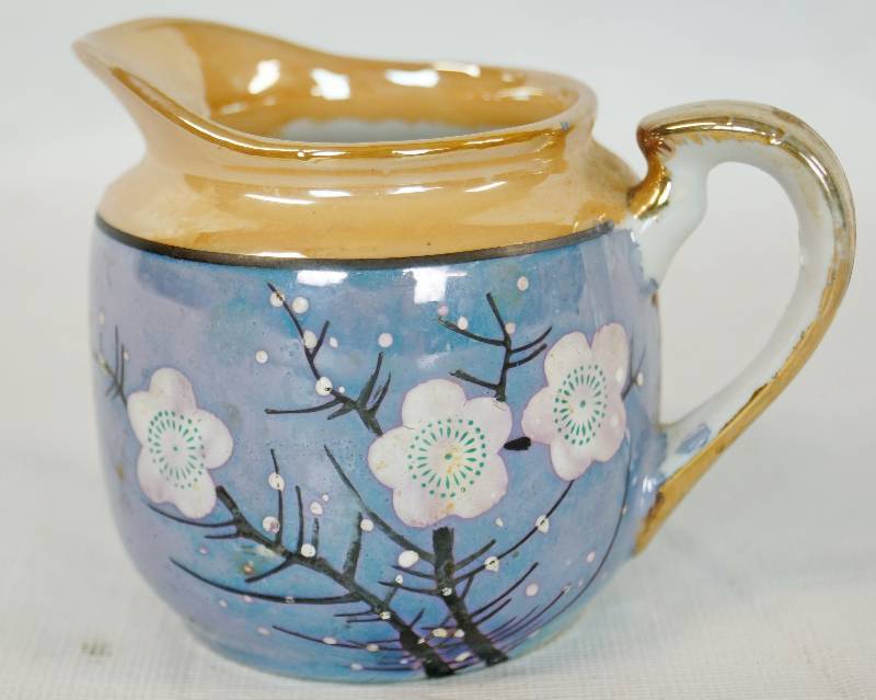lot 1166 image: Japanese Decorative Pitcher - Beautiful Lusterware