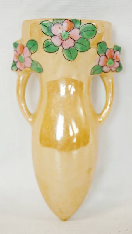 lot 1167 image: Vintage Lusterware Wall Pocket Vase - Floral - Hand Painted - NICE Made in Japan