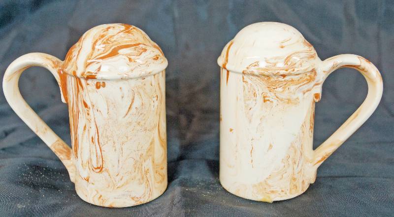 lot 1128 image: Old Ceramic Salt and Pepper Shaker Set - Neat