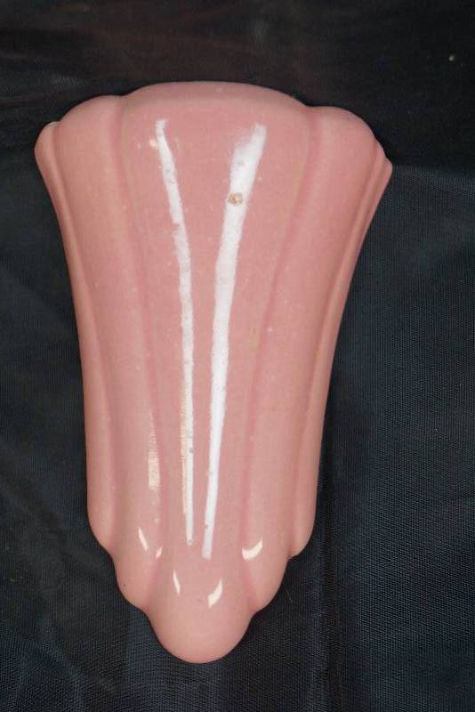 lot 1138 image: Vintage Wall  Pocket Vase - Desirable Pink