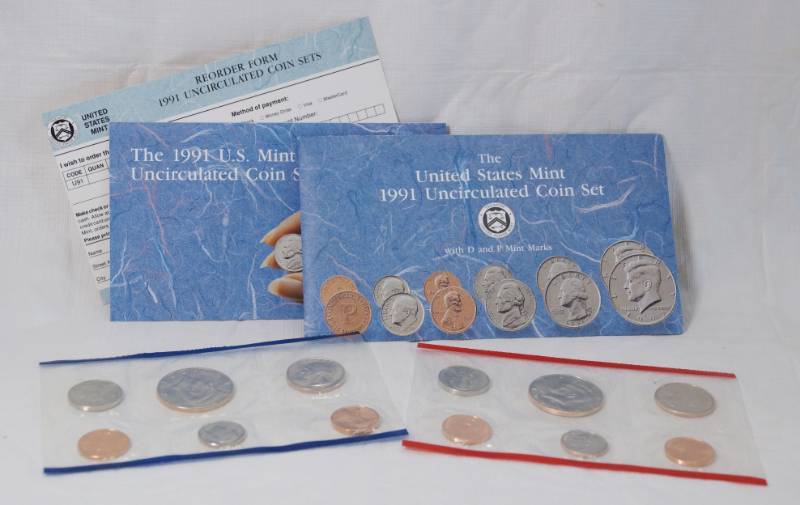 lot 1232 image: 1991 - Uncirculated Coin Set US Mint - D & P Mint Marks - Sealed - with Original Envelope w papers