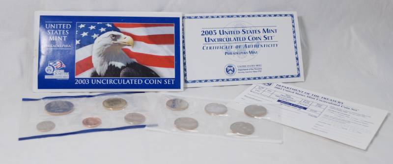 lot 1233 image: 2003 - Uncirculated Coin Set US Mint - 5 Quarters and Regular Coins - Philadelphia Mint Marks - Sealed - with Original Envelope w papers