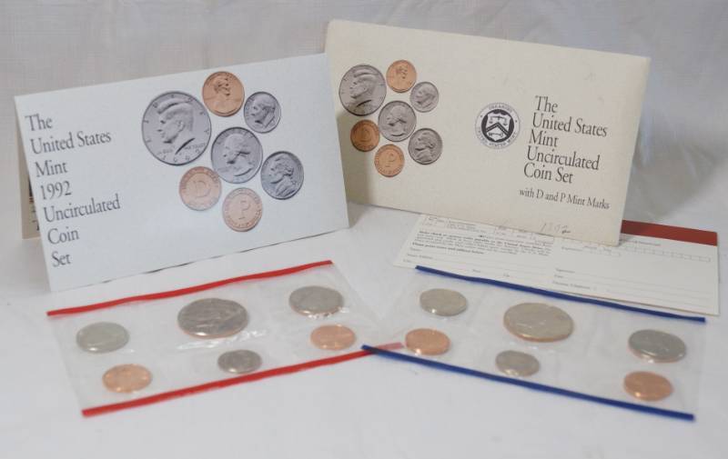lot 1238 image: 1992 - Uncirculated Coin Set US Mint - D & P Mint Marks - Sealed - with Original Envelope w papers