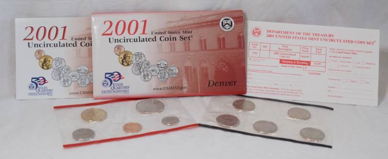 lot 1239 image: 2001 - Uncirculated Coin Set US Mint - 5 Quarters and Regular Coins - Denver Mint Marks - Sealed - with Original Envelope w papers