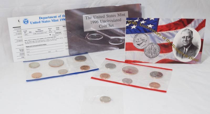 lot 1242 image: 1996 - Uncirculated Coin Set US Mint - D & P Mint Marks  Roosevelt Dime - Sealed - with Original Envelope w papers