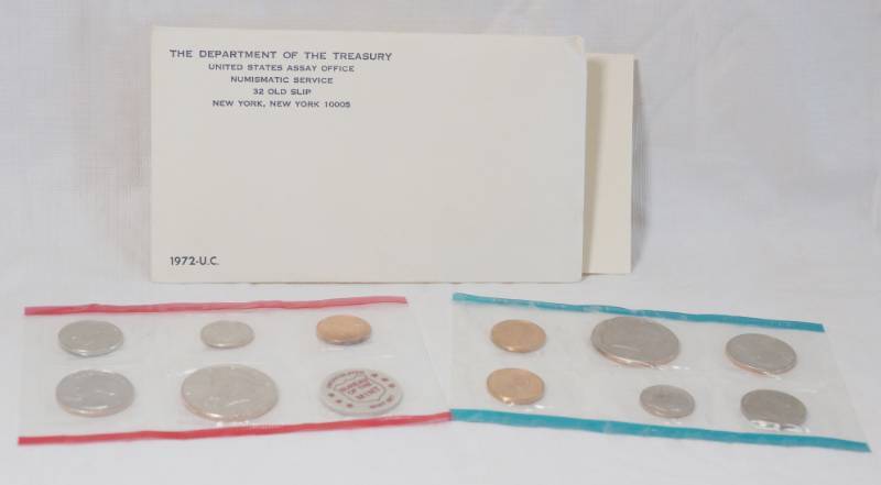 lot 1245 image: 1972 - Uncirculated Coin Set US Mint - Sealed - with Original Envelope D&P
